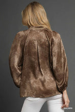 Load image into Gallery viewer, Crinkle Brocade Long Sleeve Blouse
