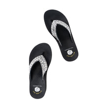 Load image into Gallery viewer, Bersha Black Flip Flop
