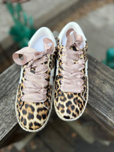 Load image into Gallery viewer, Friend Zone Leopard Sneakers
