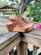 Load image into Gallery viewer, Tobacco Carley Wedge
