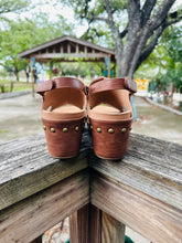 Load image into Gallery viewer, Tobacco Carley Wedge
