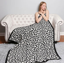 Load image into Gallery viewer, Cozy Leopard Print Blanket
