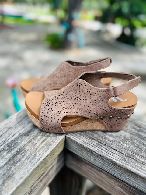 Tan Free Fly Wedge