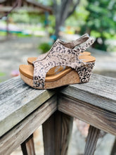 Load image into Gallery viewer, Taupe Leopard Free Fly Wedge
