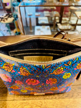 Load image into Gallery viewer, Mandy Downtown Crossbody
