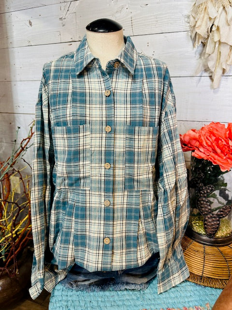 OVERSIZED PLAID BUTTON DOWN TOP