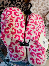 Load image into Gallery viewer, Leopard Print Fuzzy Microfiber Slipper
