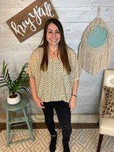 Load image into Gallery viewer, Dot V-Neck Pocket Top

