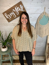 Load image into Gallery viewer, Dot V-Neck Pocket Top
