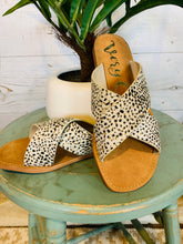Load image into Gallery viewer, Seaside Sandal
