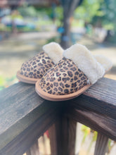 Load image into Gallery viewer, Gold Leopard Slippers
