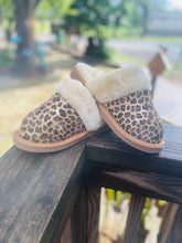 Load image into Gallery viewer, Gold Leopard Slippers
