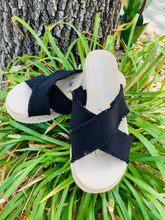 Load image into Gallery viewer, Laney Black Sandal
