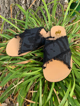 Load image into Gallery viewer, Huntyr Black Camo Slide
