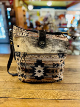 Load image into Gallery viewer, Panthea Shoulder Bag
