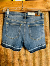 Load image into Gallery viewer, Judy Blue Release Hem Jean Shorts
