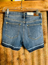 Load image into Gallery viewer, Judy Blue Release Hem Jean Shorts
