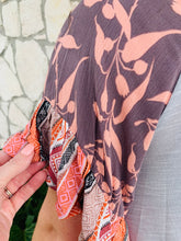 Load image into Gallery viewer, Gray Floral Sleeve Top
