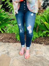 Load image into Gallery viewer, Gemma 5 button Super Skinny Jean
