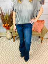 Load image into Gallery viewer, Fit &amp; Flare Jean

