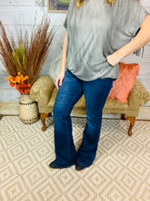Load image into Gallery viewer, Fit &amp; Flare Jean
