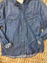 Load image into Gallery viewer, Basic Denim Button Down Shirt
