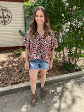 Load image into Gallery viewer, Mauve Leopard Spot V Neck Blouse

