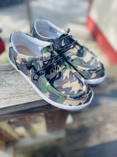 Load image into Gallery viewer, Camouflage Side On Sneaker
