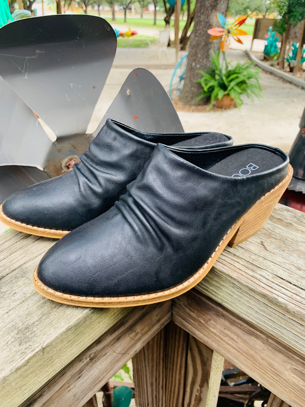 Black Streaming Mule Shoe