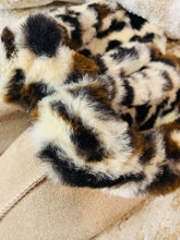 Load image into Gallery viewer, Cozy Me Cheetah Slippers
