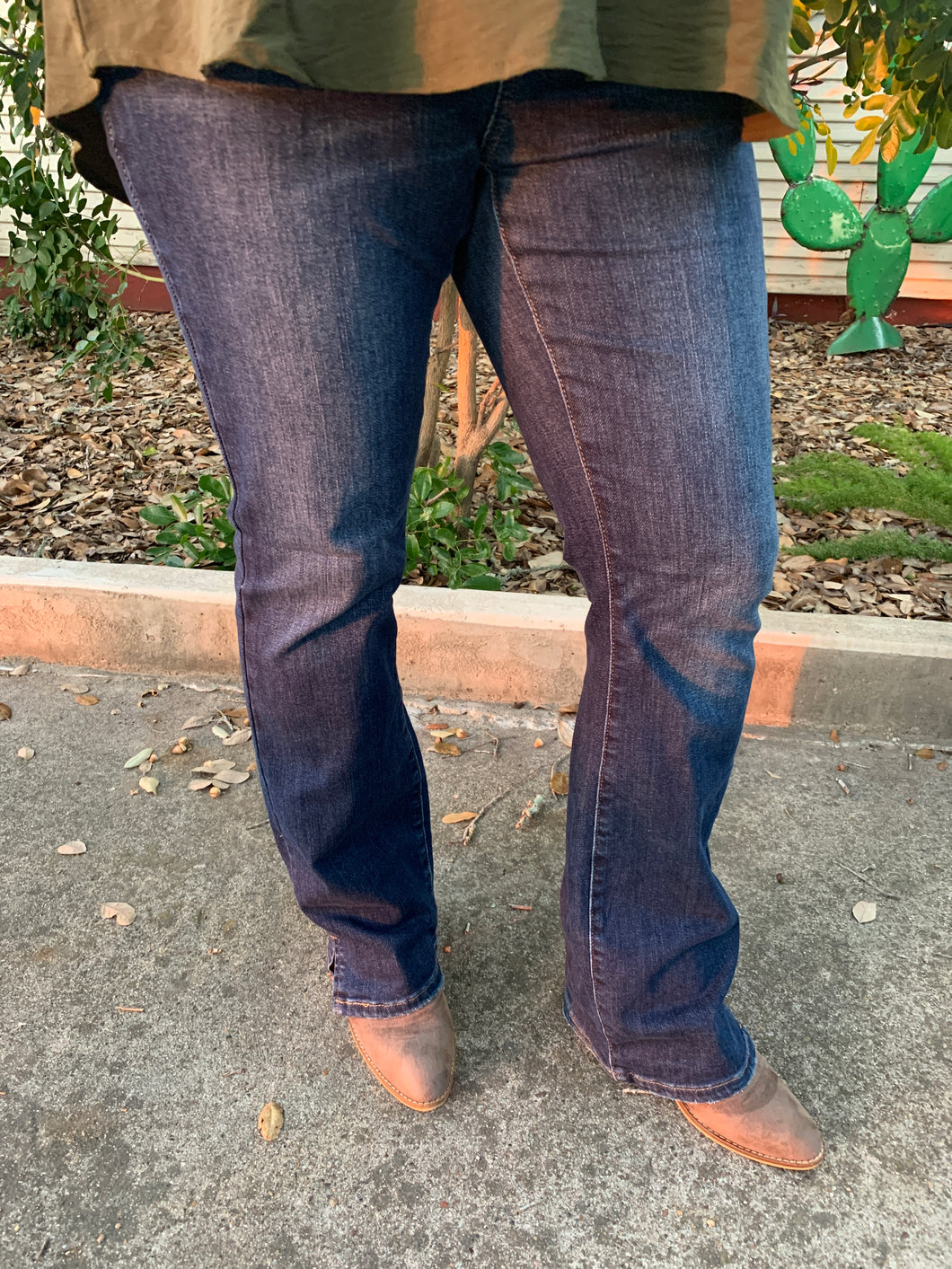 Hi Waist Slit Hem Slim Bootcut Jean