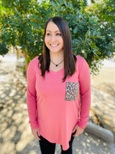 Load image into Gallery viewer, Basic Dusty Rose Leopard Pocket Top
