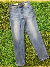 Load image into Gallery viewer, Mid Rise Relaxed Fit Mineral Wash Judy Blue Jeans
