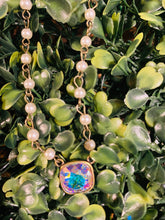 Load image into Gallery viewer, Cushion Cut Cream Pearl Beaded Necklace
