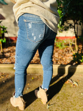 Load image into Gallery viewer, Midrise Sharkbite Skinny Jeans
