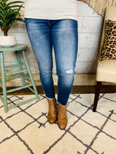 Load image into Gallery viewer, Gemma Ankle Fray Jean
