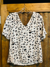Load image into Gallery viewer, Neutral Leopard Print Blouse
